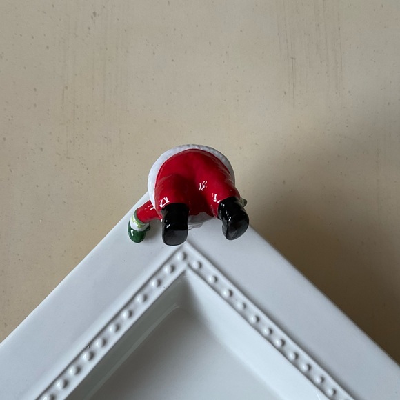 Christmas Santa With Gifts Platter Decoration- Upside Down 🎁 - Picture 5 of 6